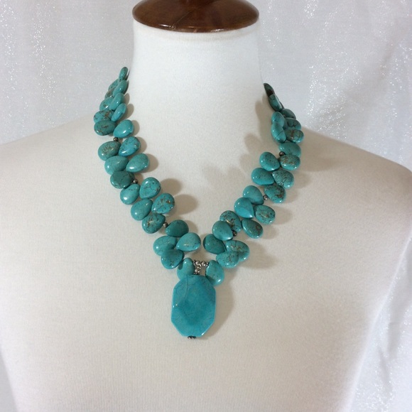 Statement Necklace w/Pendant-NWT-Faux Turquoise - Picture 2 of 6